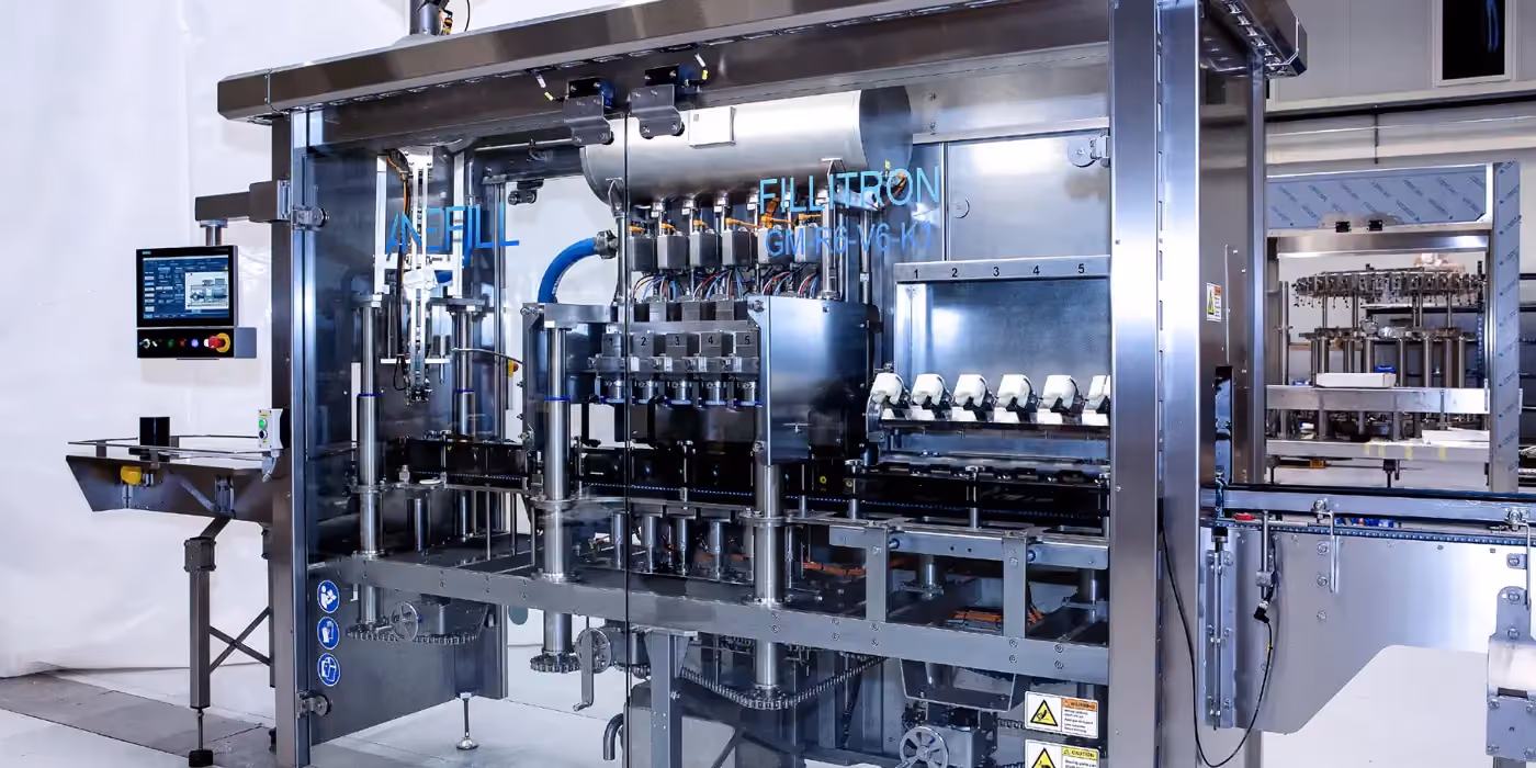 Linear filler for beer in glass bottles