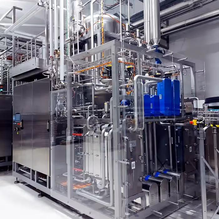 Monoblock filler with flash pasteuriser, mixer and CIP system